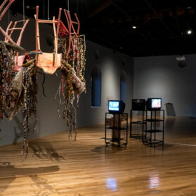 “Gesto y síntoma, reescribiendo lo que se escapa.”